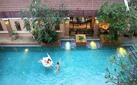 โรงแรมไอยรี เพลส